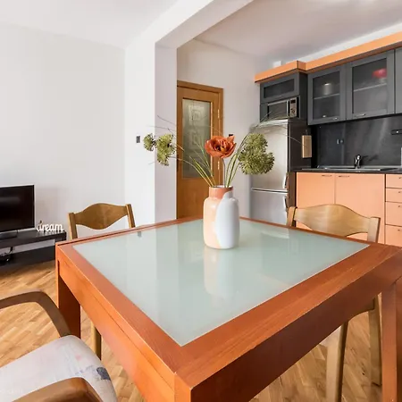 Burov - Artistic In The Heart Of Suitable For Up To 4 Guests Varna