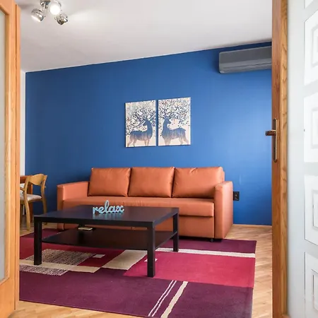 Burov - Artistic In The Heart Of Suitable For Up To 4 Guests Apartment *