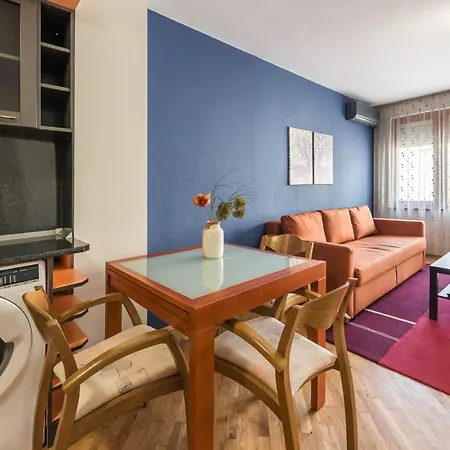 Burov - Artistic In The Heart Of Suitable For Up To 4 Guests