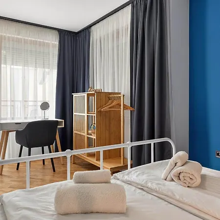 Center Artistic Nest Апартамент *