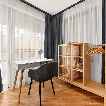 Apartment Center Artistic Nest Warna
