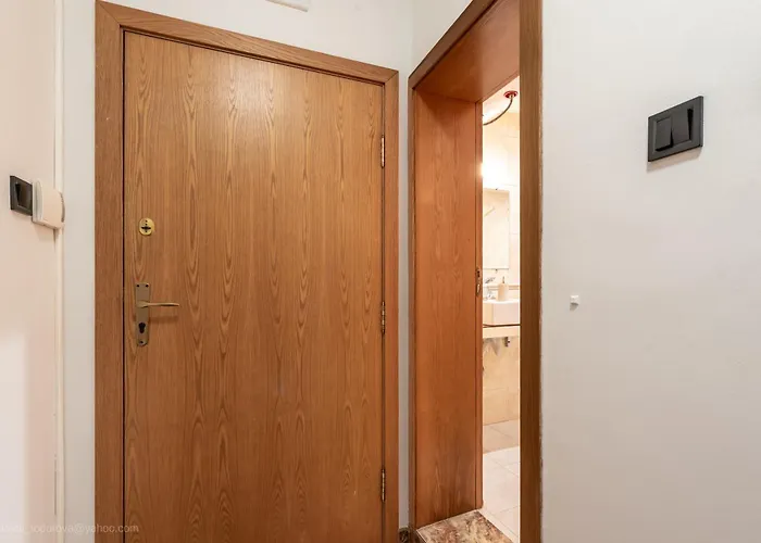 Апартаменты Top Center Artistic Nest