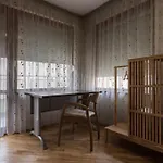 Center Artistic Nest