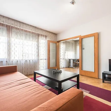 Burov - Artistic In The Heart Of Suitable For Up To 4 Guests *