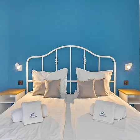 Center Artistic Nest Apartment *