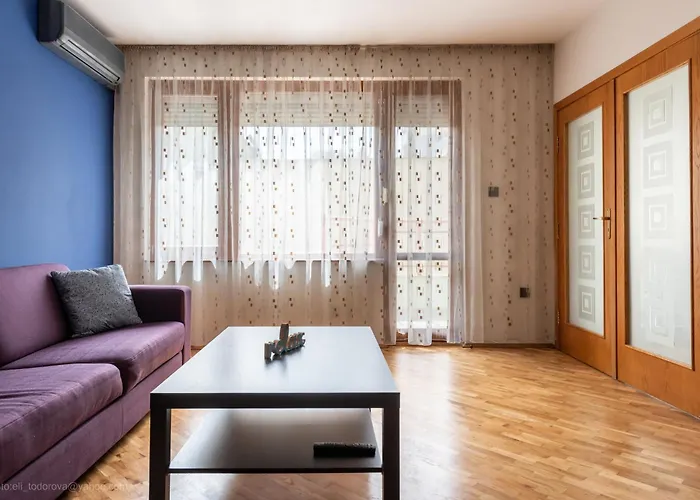 Burov - Artistic In The Heart Of Suitable For Up To 4 Guests