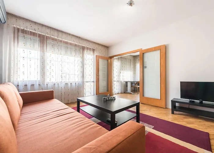 Burov - Artistic In The Heart Of Suitable For Up To 4 Guests *