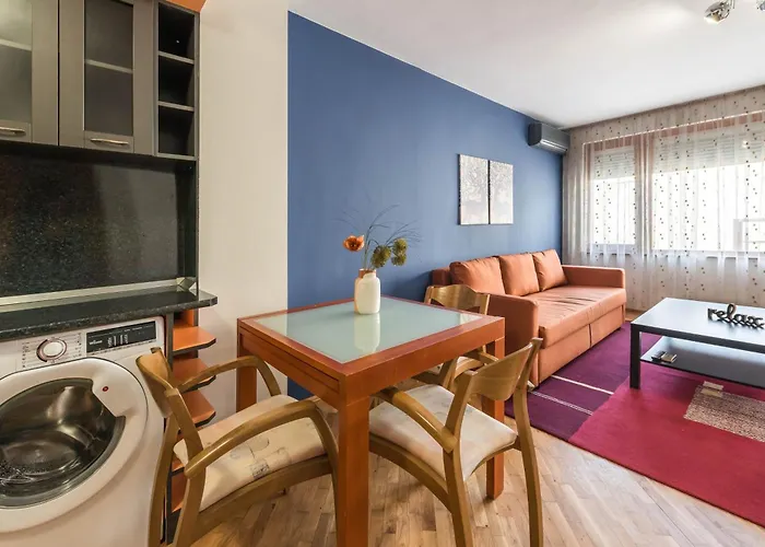 Burov - Artistic In The Heart Of Suitable For Up To 4 Guests